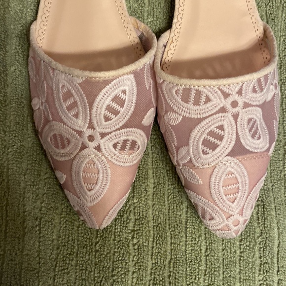 NEW Shoedazzle Pink Lacy Flats - Picture 2 of 6